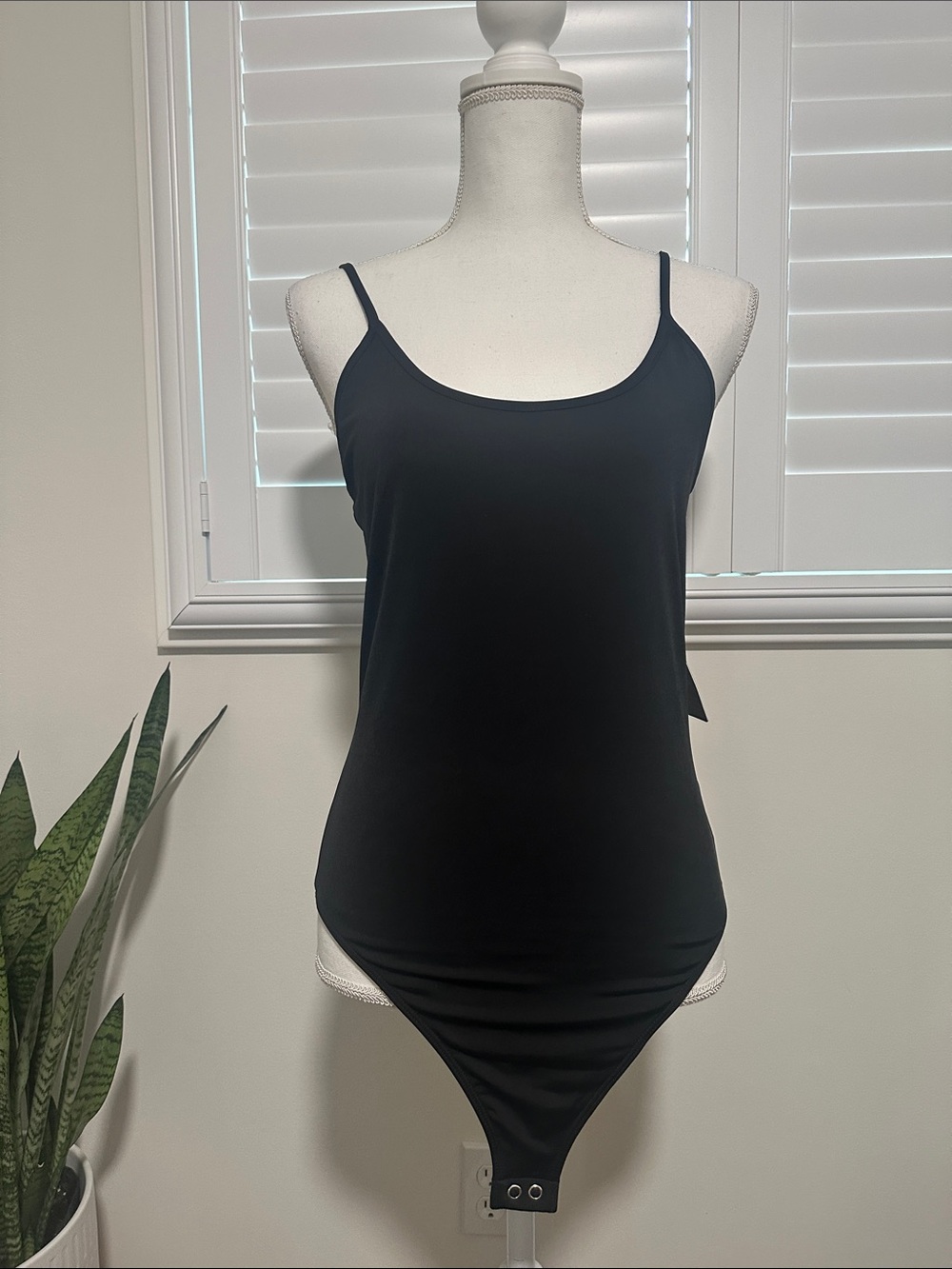 Express Black Scoop Neck Sleeveless Bodysuit | A14